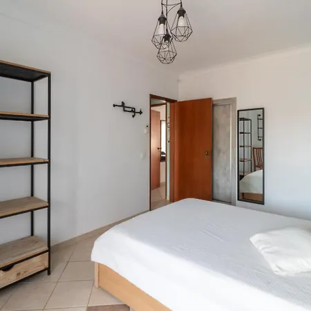Lídia Villa *